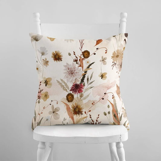 Floral Fall Pillow Cover – Autumn botanical decor featuring detailed fall flowers on a cozy pillow.