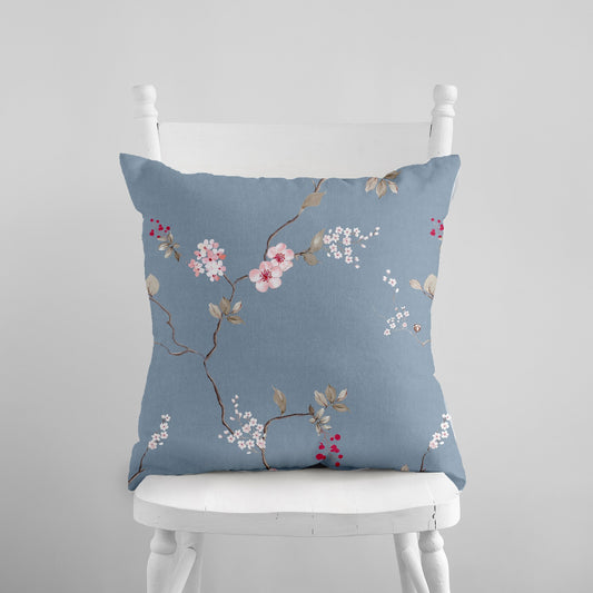 Fleur de cerisier rose avec coussin et housse bleus - DÉCOR DE PRINTEMPS